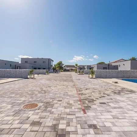 In With Outdoor Swimming Pool, Wifi And 2 Bedrooms Villa
