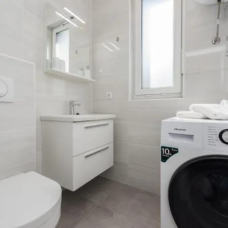 In With Outdoor Swimming Pool, Wifi And 2 Bedrooms Vila