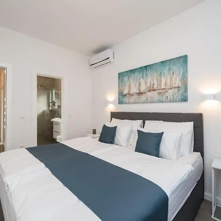 In With Outdoor Swimming Pool, Wifi And 2 Bedrooms * Vir