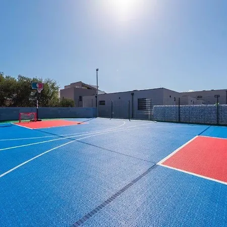 In With Outdoor Swimming Pool, Wifi And 2 Bedrooms Vila Vir